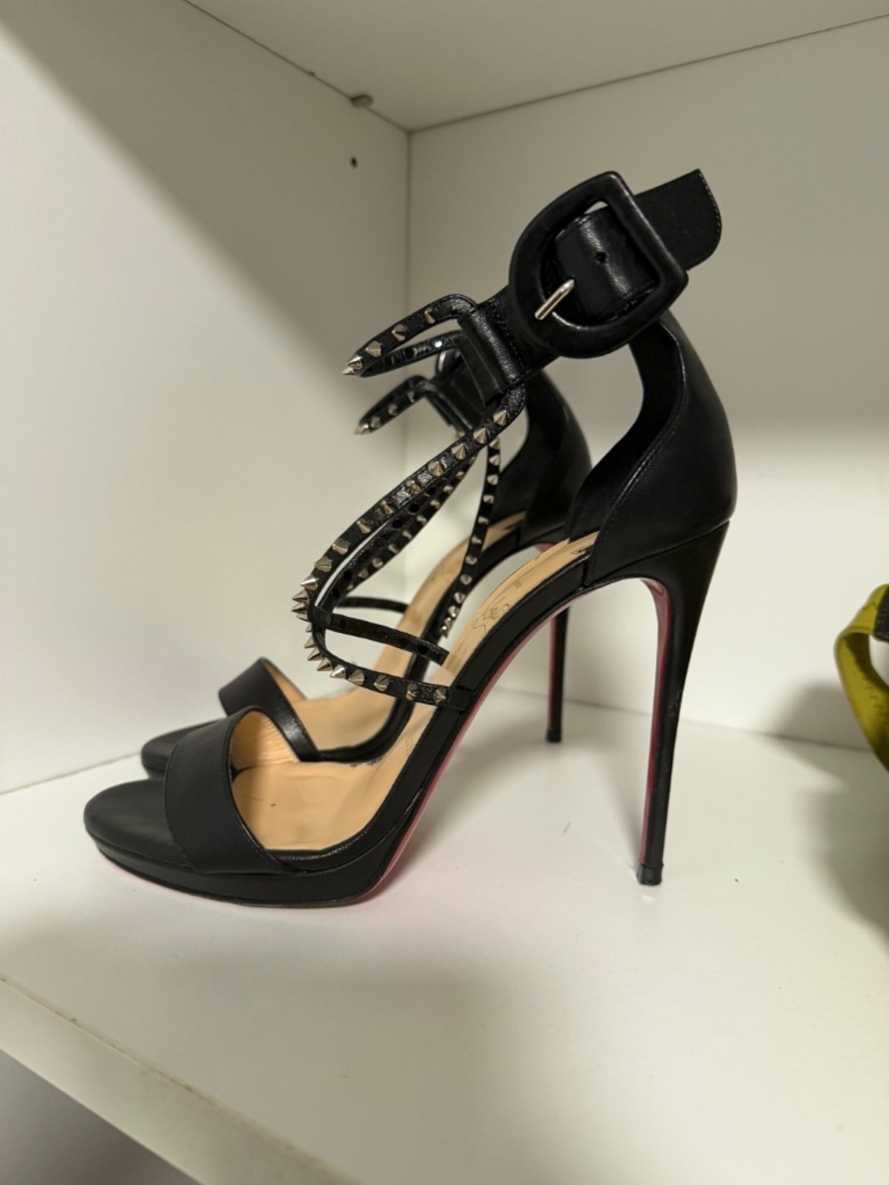 Red bottom heels - Picture 2 of 3